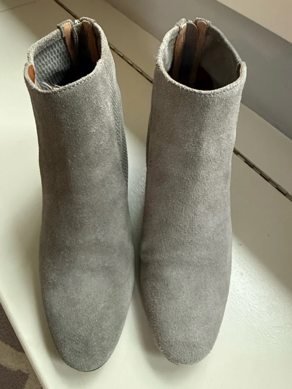 Aquatalia Grey Suede Ankle Booties – Made in Italy Size 8.5 EUC